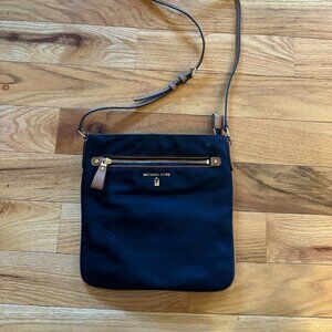 Michael Kors Nylon Kelsey Large Crossbody In Admiral